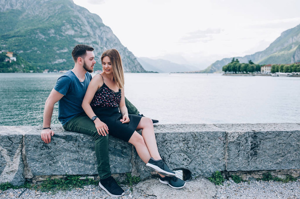 The love story of a guy and a girl by the sea. Young people travel. - Foto, Bild