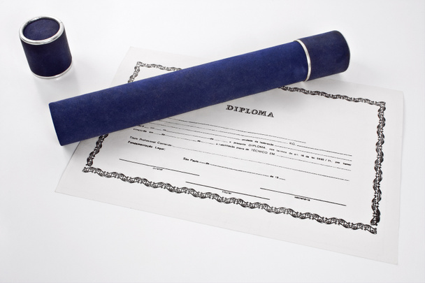 Diploma fuera del tubo
 - Foto, Imagen