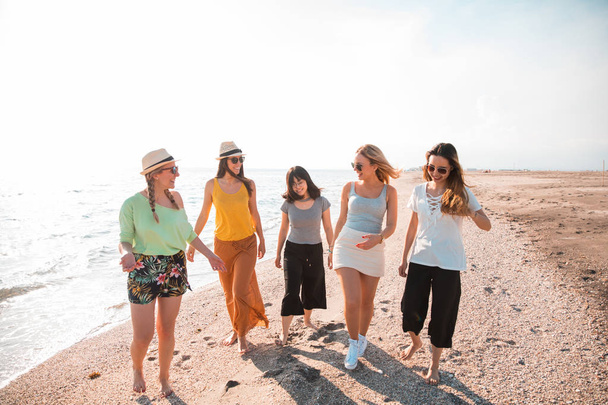 Group of women friends having fun and dancing on the beach. Holiday concept - Φωτογραφία, εικόνα