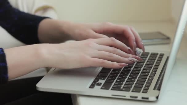 close-up of a womans hands on the keyboard. - Video, Çekim