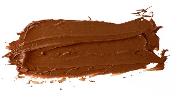 Шоколад распространяется изолированно на белом фоне. Вкусная еда - Фото, изображение