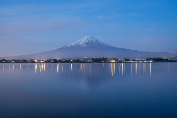 早朝の山富士のビュー - 写真・画像