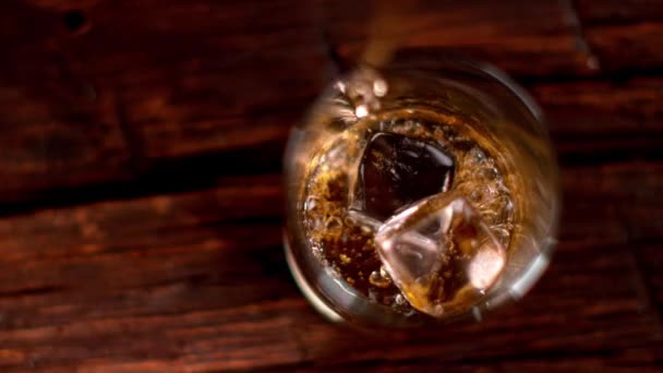Super slow motion of pouring whiskey into glass, top view. Filmed on cinema slow motion camera, 1000fps - Séquence, vidéo
