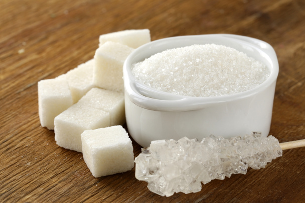 Diversi tipi di zucchero bianco - zucchero raffinato e zucchero semolato
 - Foto, immagini