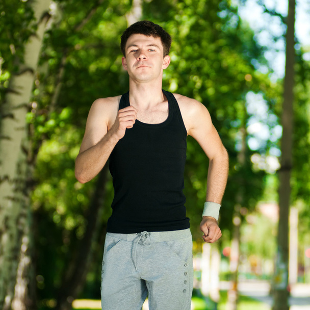 Young man jogging in park - Valokuva, kuva