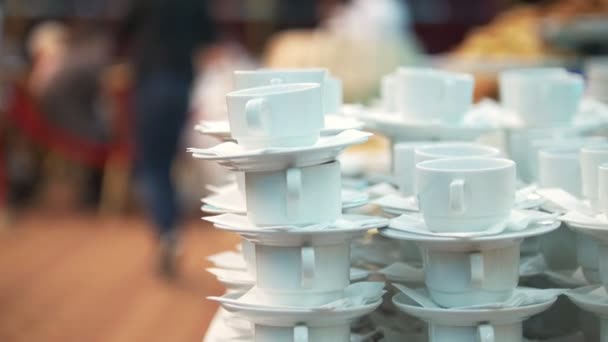 Ensemble de tasses à café sur le service de restauration à la conférence
 - Séquence, vidéo