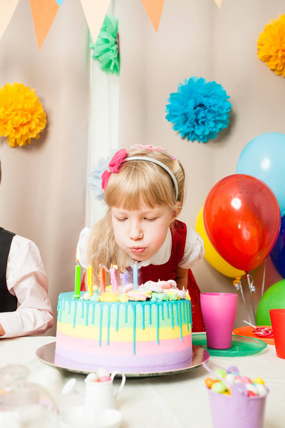 cute girl is blowing the candles - Fotoğraf, Görsel