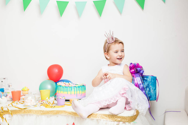 Happy little birthday girl - Fotografie, Obrázek
