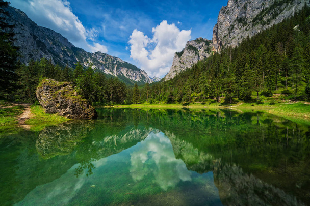 Gruener See, Rakousko, krásné jezero s tání vody z hor - Fotografie, Obrázek