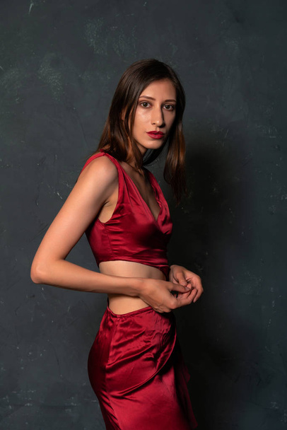 Tall slender Ukrainian brunette in a bright red dress - Foto, immagini
