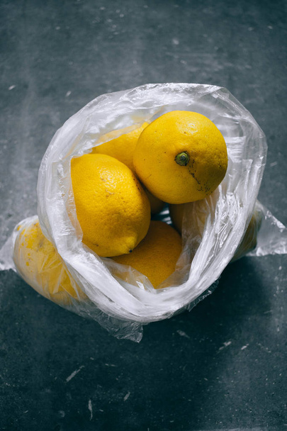 A packet of citrus, lemons on a gray background - Foto, Bild