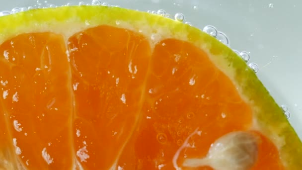 Macro de fruta laranja na água
 - Filmagem, Vídeo