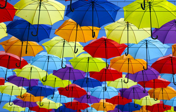 Красочные зонтики фон. Уличное убранство
. - Фото, изображение
