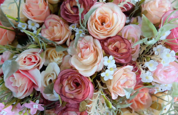 romantico bouquet da sposa rosa pastello con sfondo rosso, filtro retrò
 - Foto, immagini