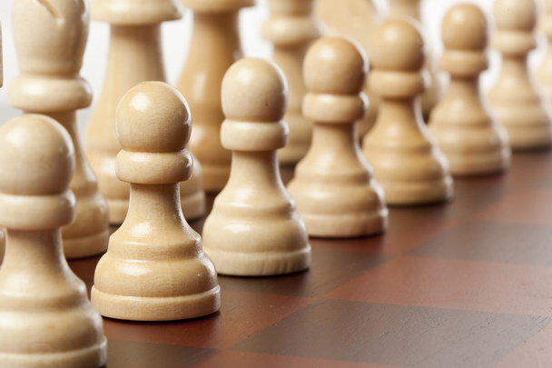 klasyczne drewniane szachownica szachy sztuk - Zdjęcie, obraz