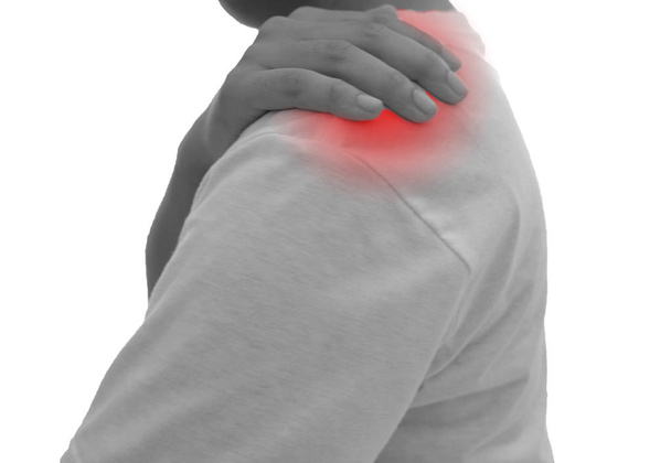 Homme souffrant de douleurs à l'épaule sur fond blanc, Soins de santé et concept médical
 - Photo, image