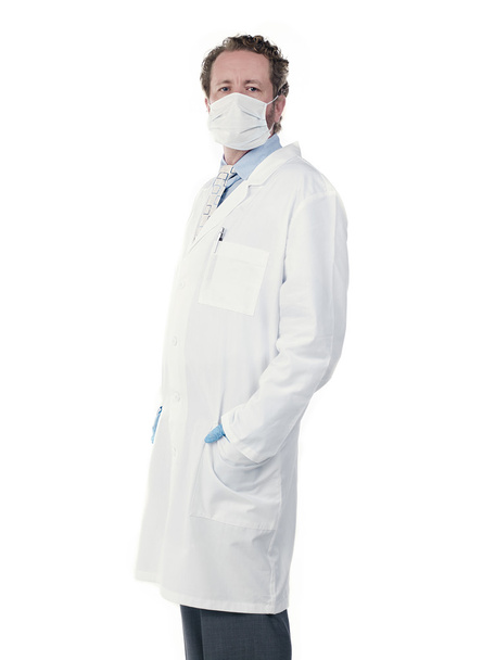 doctor usando gafas con las manos en el bolsillo
 - Foto, imagen
