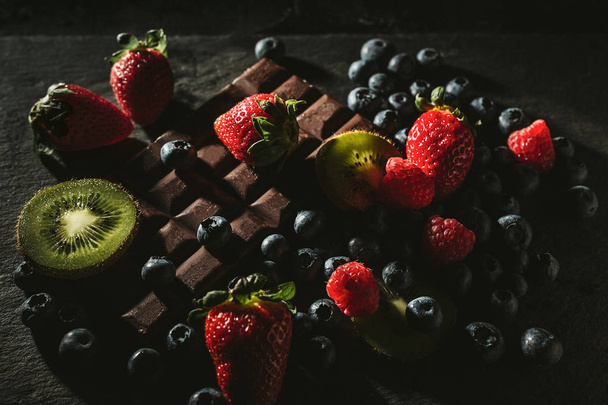 Dark berries and milk chocolate  - Fotoğraf, Görsel