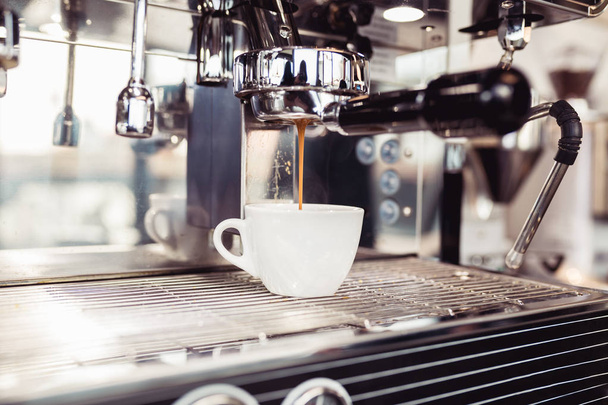 Espresso pouring from coffee machine - Foto, imagen