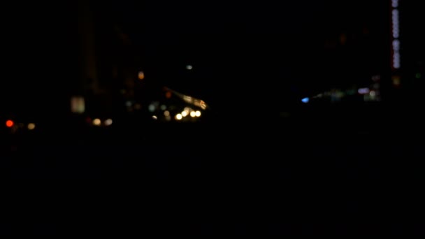 Światła policyjne na samochód w nocy. Szczelnie-do góry - Materiał filmowy, wideo