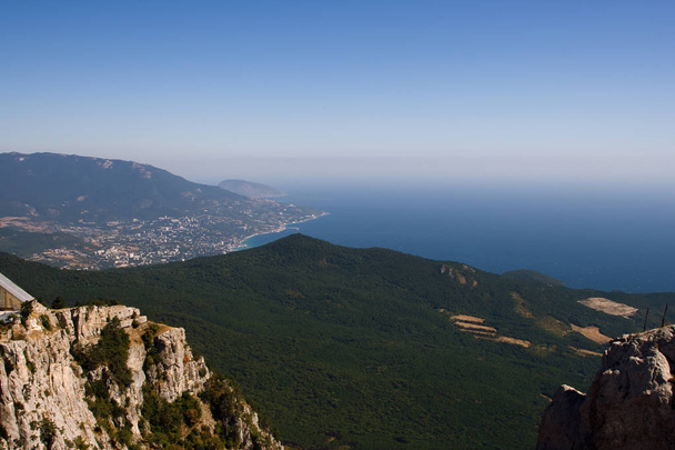 Beautiful mountains near Mount Ai Petri with a view of Yalta. Crimea. - Foto, imagen