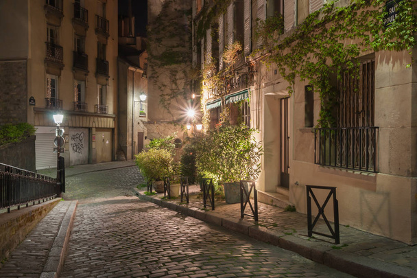 Rue Poulbot w nocy - Zdjęcie, obraz