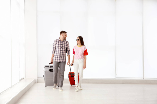 Young couple with suitcases in airport - Foto, Imagem
