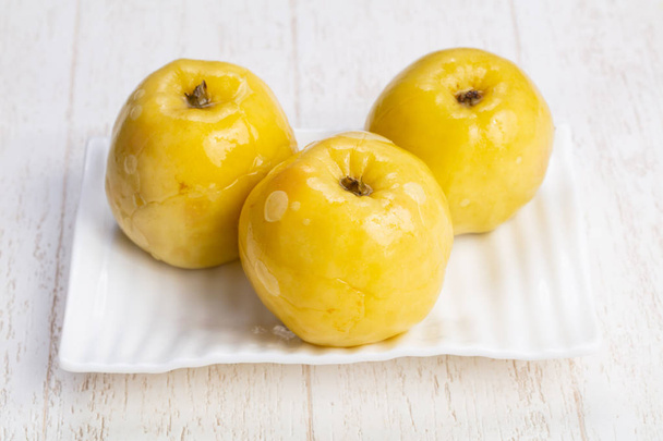 Tasty sweet juicy pickled apples - Fotografie, Obrázek