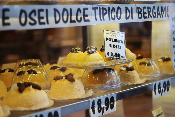γλυκά σε ένα κατάστημα στην Ιταλία - Φωτογραφία, εικόνα