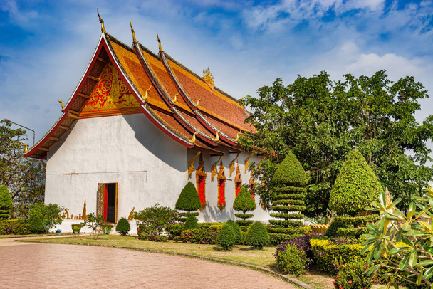 Il Sikhottabong, noto anche come Sikhottabong Stupa, è un tempio buddista nella provincia di Thakhek, Laos.
.  - Foto, immagini