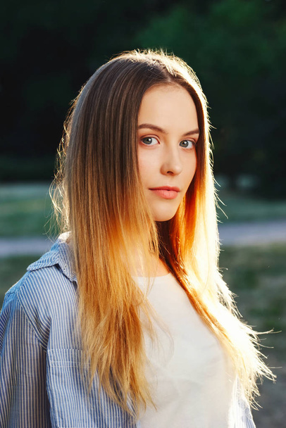 beautiful girl with long hair - Fotoğraf, Görsel