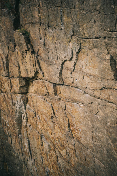 full frame beeld van de rotsachtige klip oppervlakte achtergrond  - Foto, afbeelding