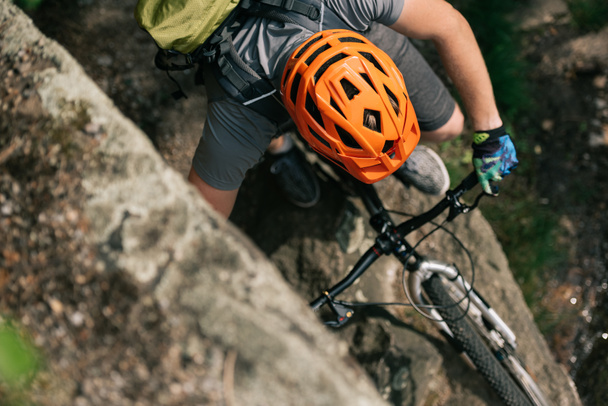 emelt szintű Nézd férfi extreme kerékpáros sisak, lovaglás, hegyi kerékpár  - Fotó, kép