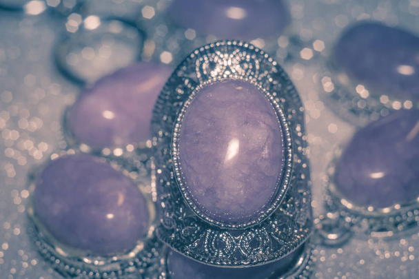 Vintage ezüst ékszer lila rózsaszín kő, Usagi, achát, vagy kvarc, szűrt. - Fotó, kép