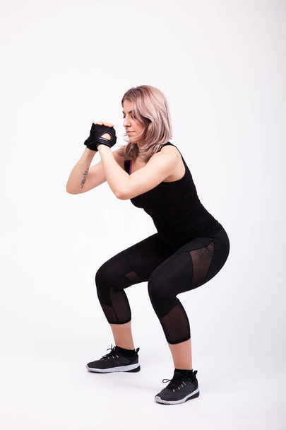 Woman in studio photo exercising - Foto, imagen