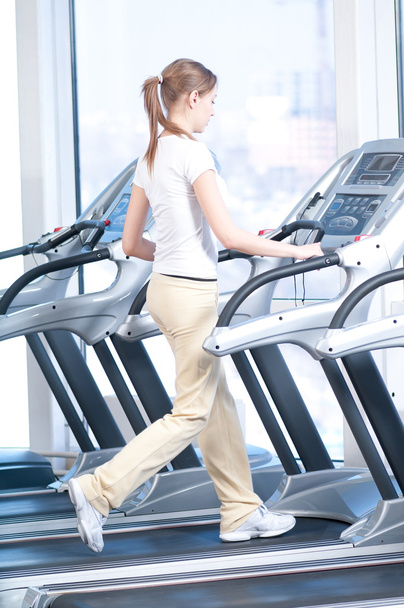 Young woman at the gym exercising. Running - Foto, Imagen