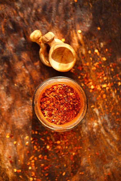 Calabrische Chili peper vlokken of Little Devil Zuid Italië pikante peper - Foto, afbeelding