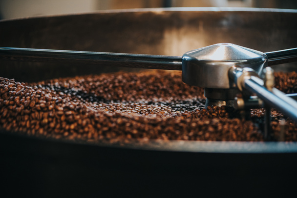 Grille-café cylindre torréfaction et mélange des grains de café
 - Photo, image
