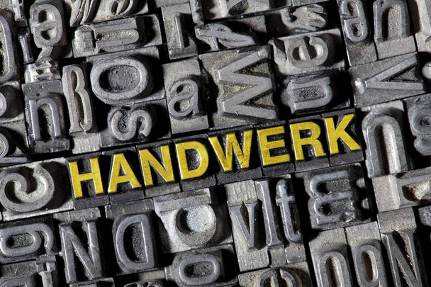 imagem quadro completo de letras de ferro e palavra alemã para artesanato
 - Foto, Imagem