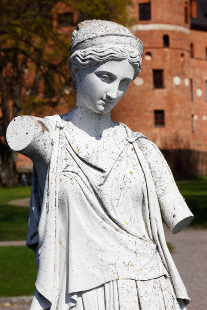 Gros plan sur la sculpture Hebe de Johan Niclas Bystrom (1783-1848) dans le parc du château Gripsholms situé à Mariefred, Suède
. - Photo, image