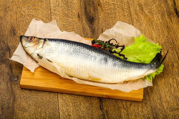 Biber ve baharatlı tuzlu ringa balığı. - Fotoğraf, Görsel