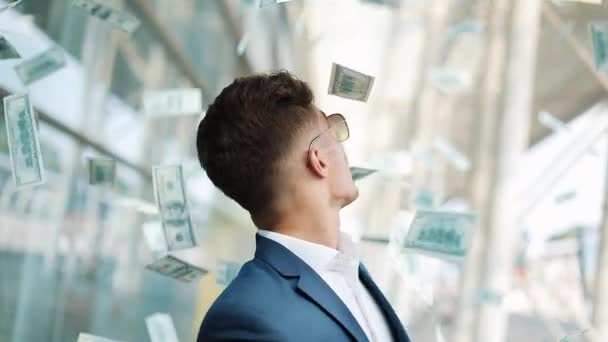 Money rain falls from the sky, a young man catches money. A businessman loses money. Business, people and finances concept and loss of money - Video, Çekim