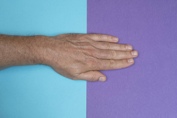 a hand on a two-color surface - Foto, afbeelding