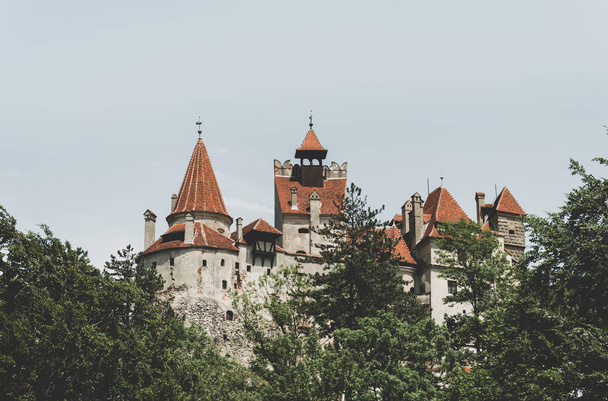 Oude griezelig kasteel Bran. Woonplaats van Dracula in Transsylvanië, Roemenië - Foto, afbeelding