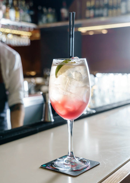 cocktail au bar, gros plan
 - Photo, image