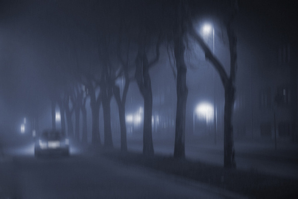 mglisty miasto nocą - Zdjęcie, obraz