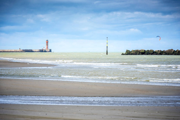 Dunkerque - Malo Les Bains, la grande plage célèbre pour la France surtout connue pour l'évacuation britannique pendant la Seconde Guerre mondiale. Nord Pas de Calais, France
. - Photo, image