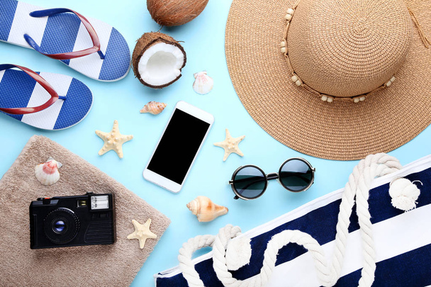 Beach accessories with seashells and smartphone on blue background - Valokuva, kuva