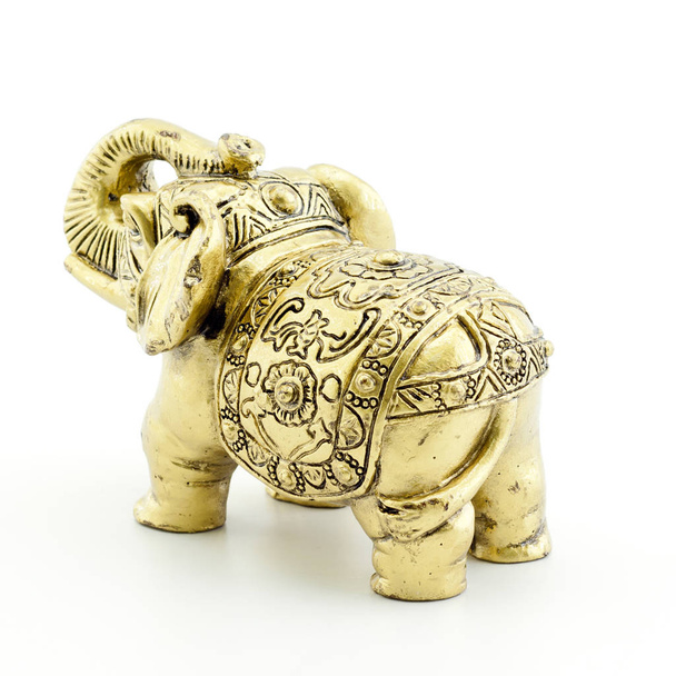As três principais características que o elefante possui no Feng Shui são estabilidade, confiabilidade e bem-estar. Masters, praticando esta doutrina, argumentam que a figura de um elefante, localizado na sala, é capaz de atrair boa sorte, assim como um re
 - Foto, Imagem