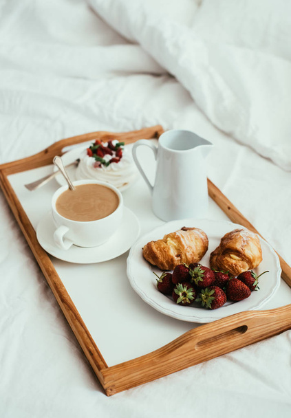 Cozy home breakfast in bed in white bedroom interior  - Foto, Imagem